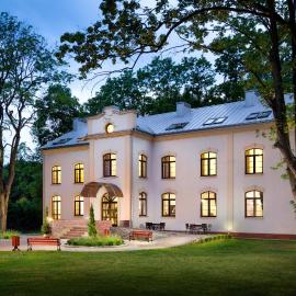 Modlin Palace，位于马佐夫舍地区新庄园的酒店