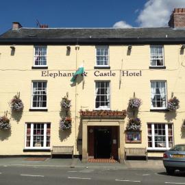 The Elephant & Castle Hotel,位于纽敦的酒店