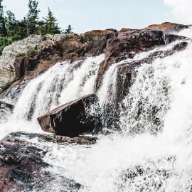 High Falls Bay Cottages, Camping & Waterpark，位于布雷斯布里奇的酒店
