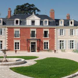 Hôtel & Spa du Domaine des Thômeaux, The Originals Relais，位于莫讷的酒店
