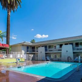 Motel 6-Redlands, CA,位于雷德兰兹的酒店
