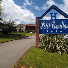 Hotel Comillas，位于柯米拉斯的酒店