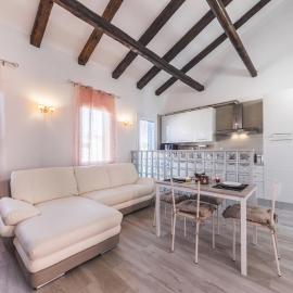 Ca' Laura - Murano Centro - 10 min from Venice，位于穆拉诺的酒店