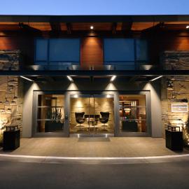 Qualicum Beach Inn，位于夸利库姆海滩的酒店