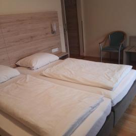 Hotel Gasthof Momm，位于布伦塔尔的酒店