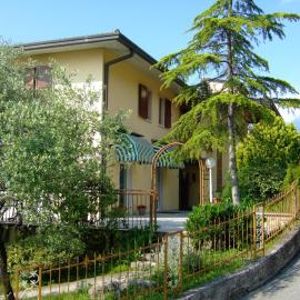 Residence San Vito，位于布雷佐内加尔达的酒店