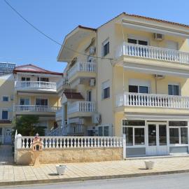 Irini Apartments，位于克拉默特的酒店
