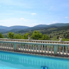 Logis Hôtel Le Vieil Amandier，位于特里冈斯的酒店