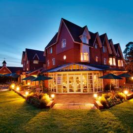 Hempstead House Hotel & Restaurant，位于锡廷伯恩的酒店