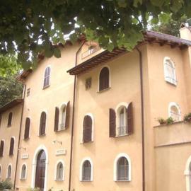 La Locanda del Borgo，位于皮耶特拉伦加的酒店