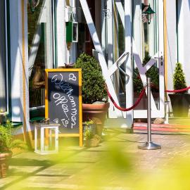 Hotel Garni Pölzl，位于德意志兰茨贝格的酒店