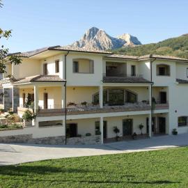 Locanda Del Parco Hotel，位于Colledara的酒店