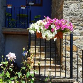 Apartamentos La Borda Castillon，位于Tierrantona的酒店