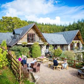 Canada Lodge and Lake，位于Creigiau的酒店