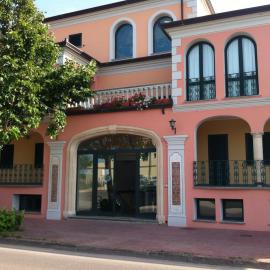 Residence Marina Palace，位于奥罗塞伊的酒店