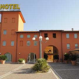 Hotel Plazza，位于波卡里的酒店