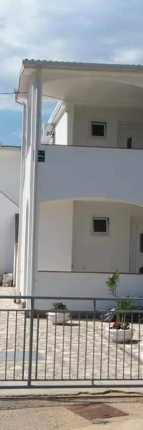 Ruza Apartmani，位于Draga Bašćanska的酒店