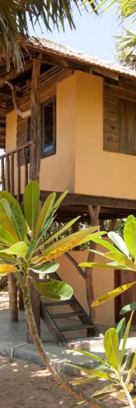 Hilltop Cabanas，位于Komari的酒店