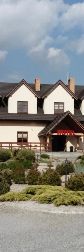 Hotel Marzanna，位于Niedrzwica Kościelna的酒店