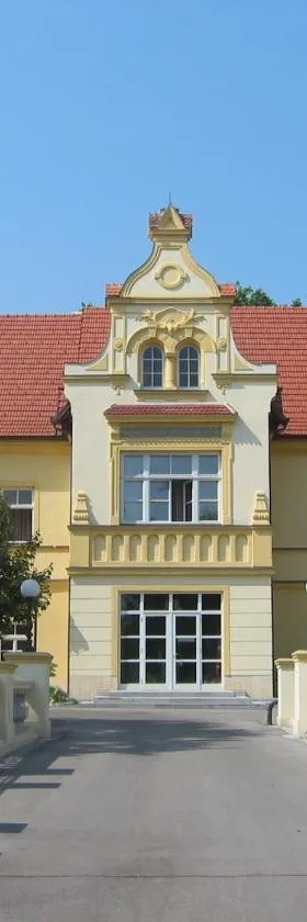 Junges Hotel Tulln - NÖ Jugendherbergswerk，位于图尔恩的酒店