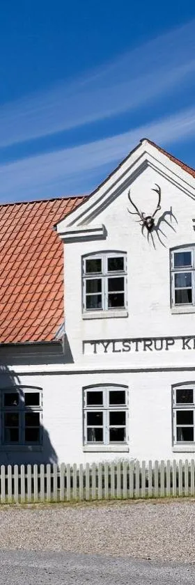 Tylstrup Kro og Motel，位于曲尔斯楚普的酒店