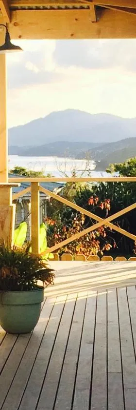 Marriners Luxury Guesthouse，位于Rawene的酒店