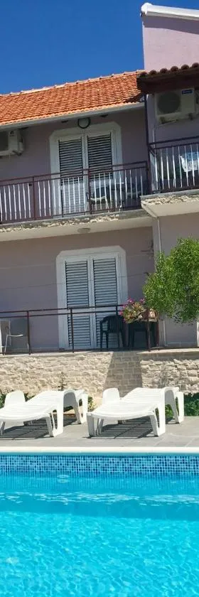 KrkaHaus，位于罗佐瓦克的酒店