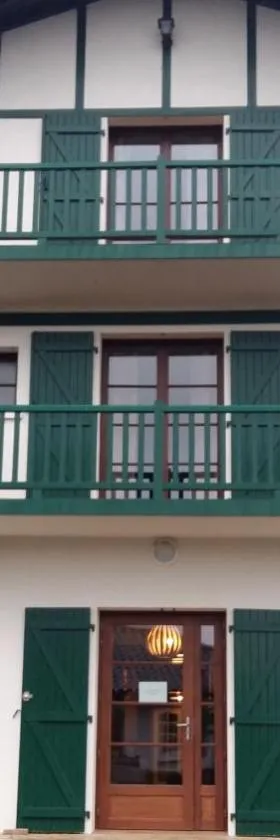 Hotel Mendionde，位于圣皮索内维尔的酒店