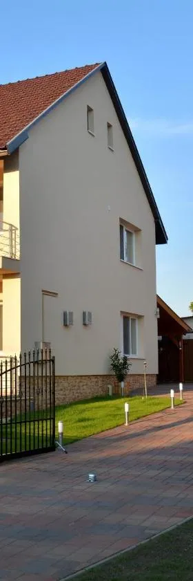 Molnár Vendégház，位于Újfehértó的酒店