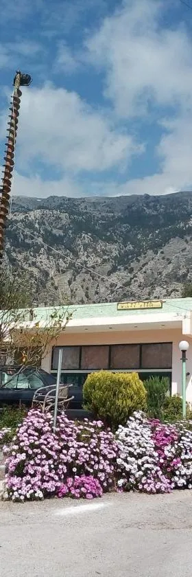 Windy Place，位于Fourfourás的酒店