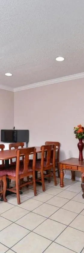 Americas Best Value Inn-Indianola，位于Indianola的酒店