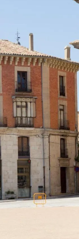 Tirso de Molina，位于阿尔玛桑的酒店