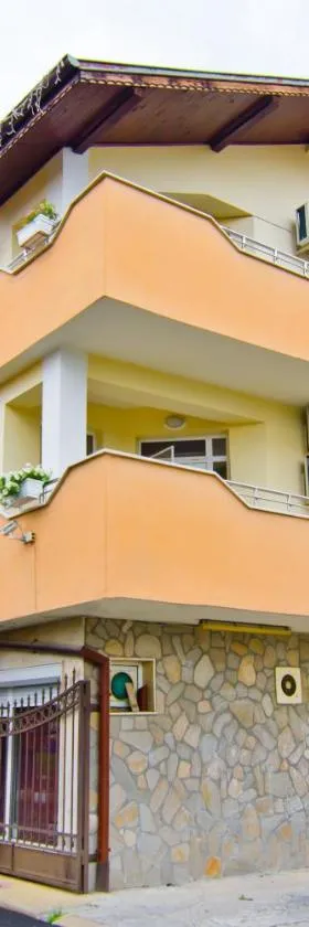 Family Hotel Victoria Gold，位于米内拉尔尼巴尼的酒店