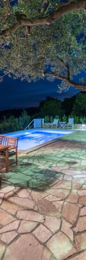 Olive Garden Apartments，位于西利皮的酒店
