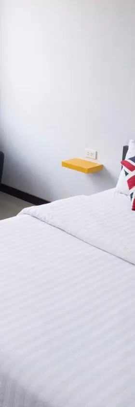 艾康服务公寓，位于Si Maha Phot的酒店