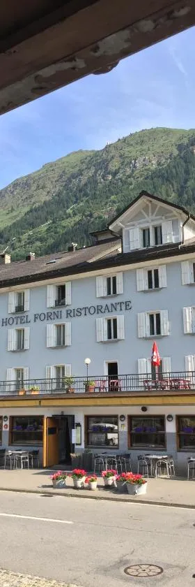 Hotel & Restaurant Forni，位于艾罗洛的酒店