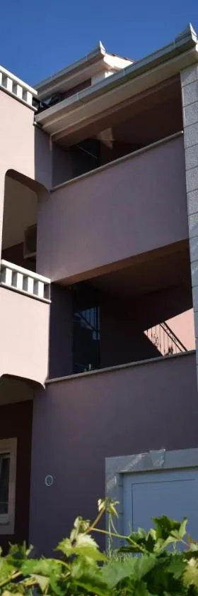 Apartments Bazina，位于卡什泰拉的酒店