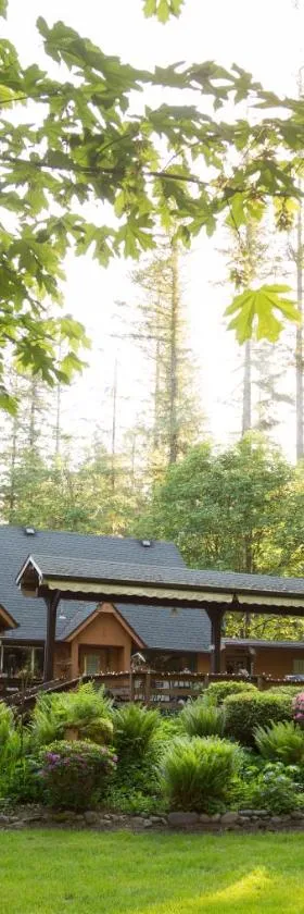 Eagle Rock Lodge，位于Vida的酒店