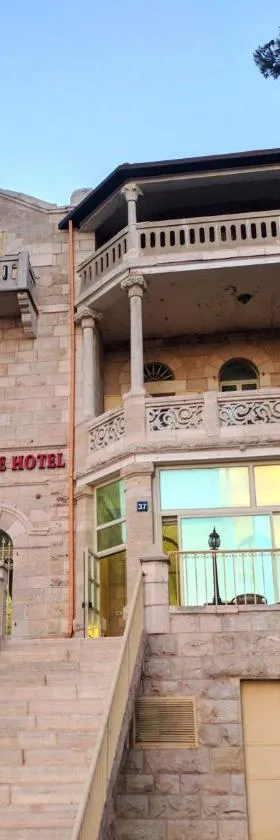 Alhambra Palace Hotel Suites - Ramallah，位于拉马拉的酒店