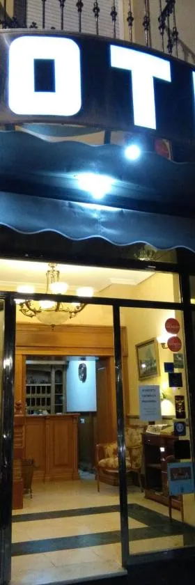 维多利亚酒店，位于扎弗拉的酒店