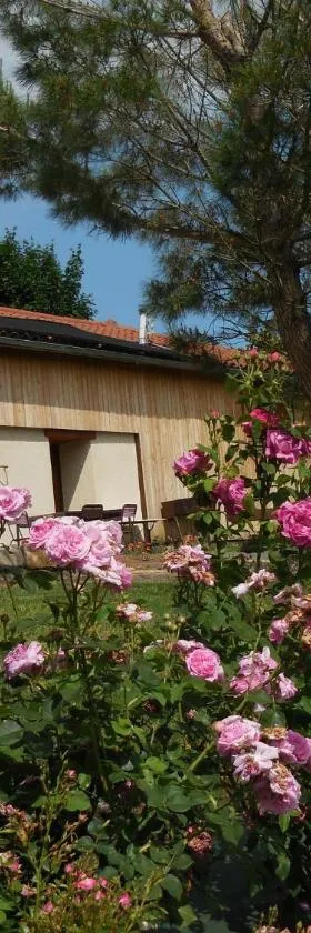Maison d'Hôtes des 2 Chênes，位于Bessenay的酒店