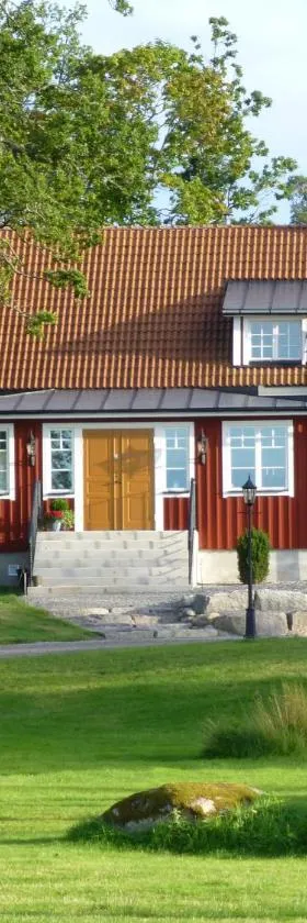 Katrinelund Gästgiveri & Sjökrog，位于Stora Mellösa的酒店