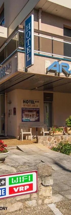 阿莫尼酒店，位于Laissac的酒店