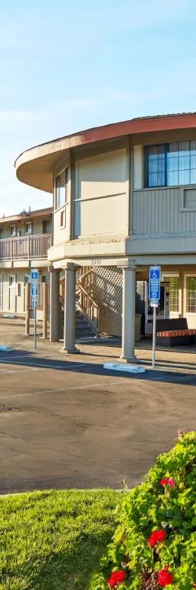 金沙海汽车旅馆，位于圣西米恩的酒店