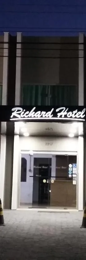 理查德酒店，位于波多韦柳的酒店