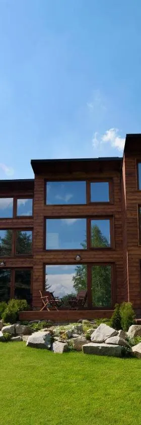 Pinus Villas Lodge with Private Jacuzzi & Phyto-Sauna Retreat，位于Zheleznitsa的酒店