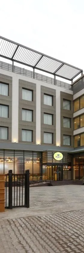 Centrum Hotel by Brijwasi，位于马图拉的酒店