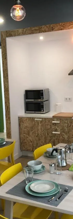 Albergue O Pedrón Hostel & Rooms，位于帕德隆的酒店