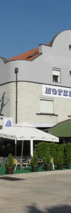 杜加酒店，位于诺维萨德的酒店