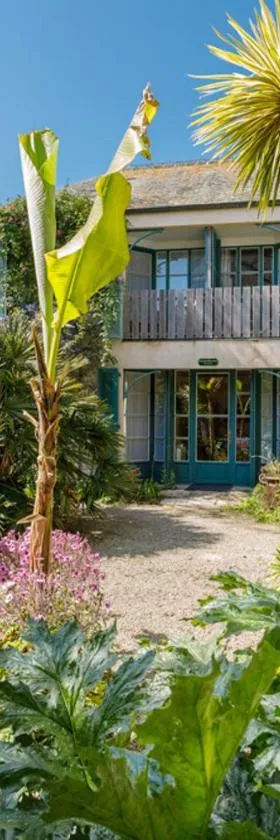 Logis Hotel Les Fuchsias，位于圣瓦斯特拉乌格的酒店